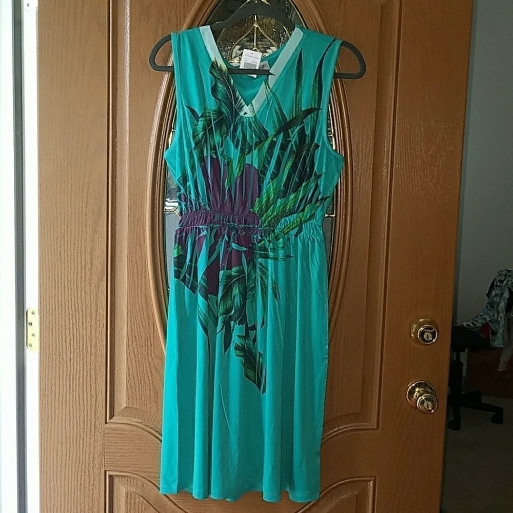 Closet Full tropical print dress Sz. M NWT